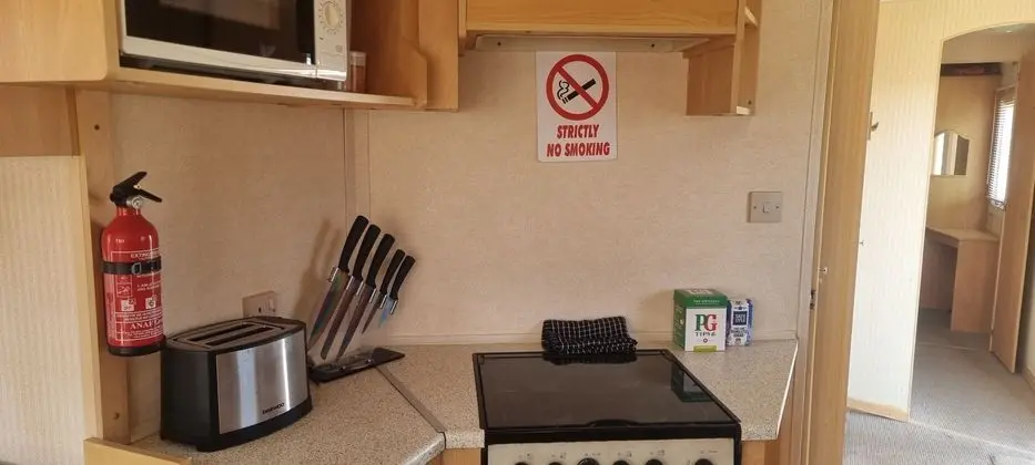8 Berth Caravan Direct Beach Access - Mutfak