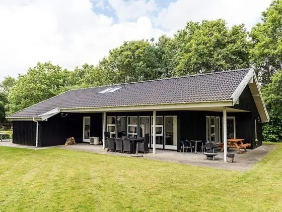8 Person Holiday Home on a Holiday Park in Oksbøl
