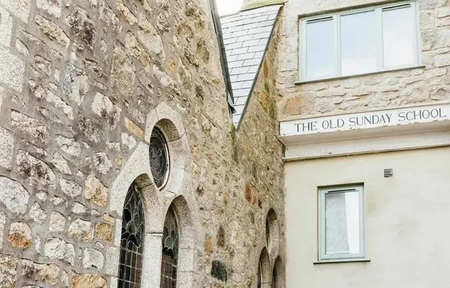 8 Sunday School Court