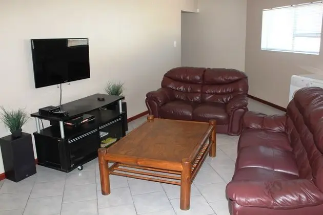 8 Vila Self catering - Lobi