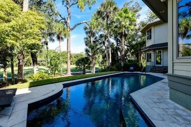 8 W. Beach Lagoon at The Sea Pines Resort - Havuz