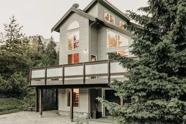 80mbr - Hot Tub - Wifi - BBQ - Wood Stove - Sleeps 9!