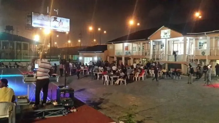 81 Division Officers Mess Apartment - Yerinde Yemek