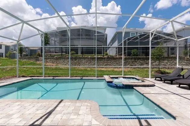 8BR 5BA Vacation Home In ChampionsGate - Havuz