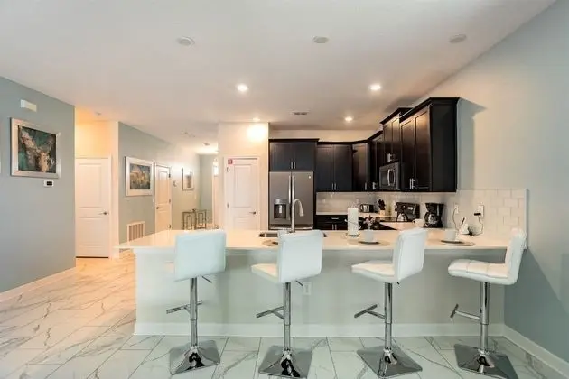 8BR ChampionsGate Pool Home w MTheater - Mutfak