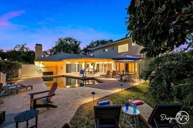 8BR Villa with Heated Pool Near Beach - Öne Çıkan Resim