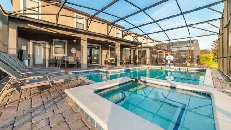 8BR Pool Home In ChampionsGate
