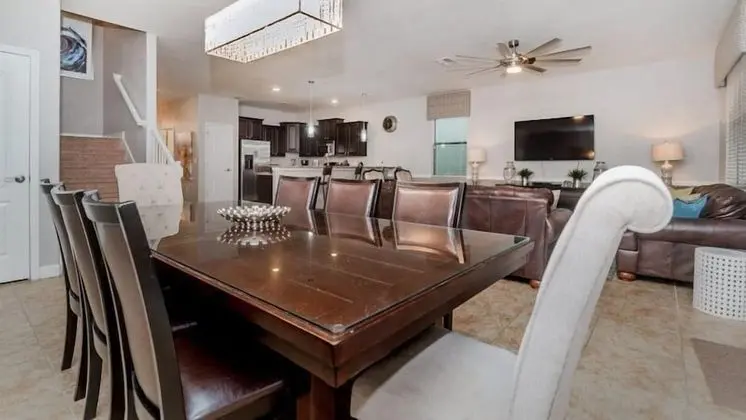 8BR Pool Home In ChampionsGate - Mutfak