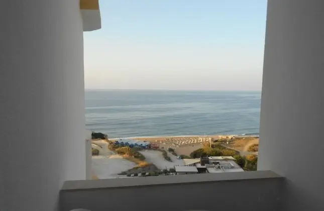 9-5 Torre Sol by Casas & Papéis