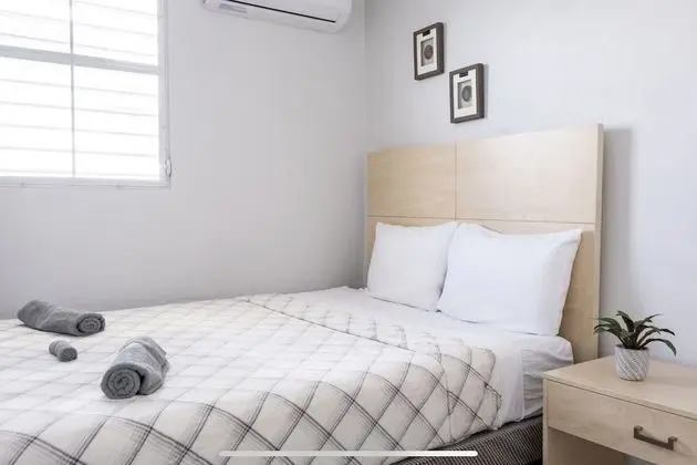 9 Bedrooms Large home San Juan Santurce - Oda