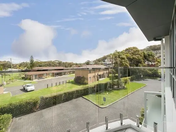 9 Cirrus at Fingal Bay