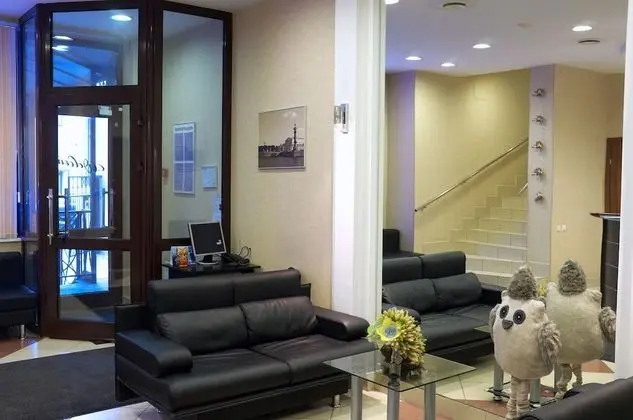 9 Owls Hotel - Lobi