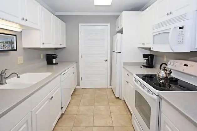 909 Cutter Court at The Sea Pines Resort - Mutfak
