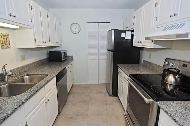 916 Cutter Court at The Sea Pines Resort - Mutfak