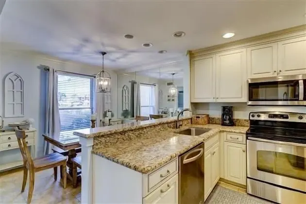 938 Cutter Court at The Sea Pines Resort - Mutfak