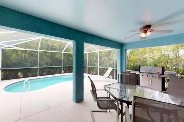 938 SW 6th Ct - Havuz