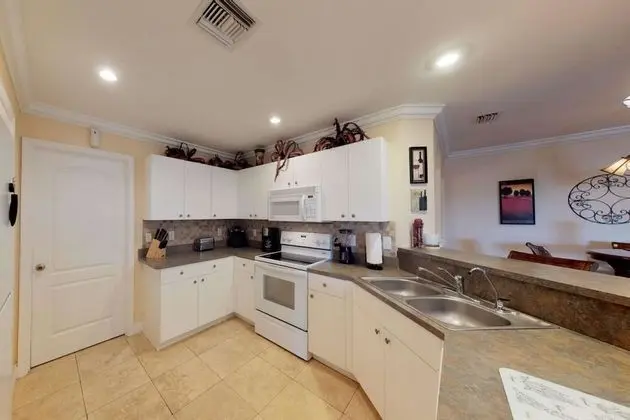 938 SW 6th Ct - Mutfak