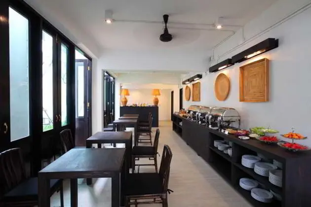 99 The Gallery Hotel