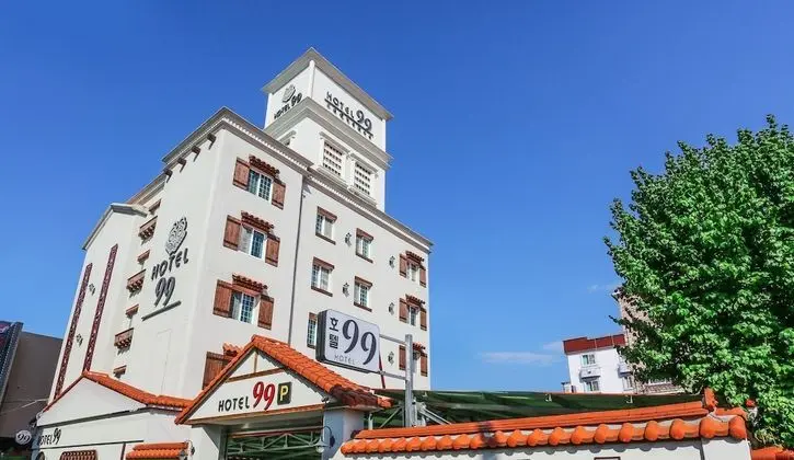 Hotel 99