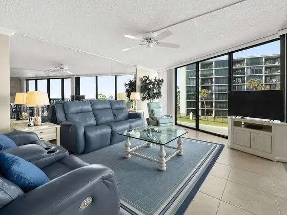 9902capquarter218cqnco - Captains Quarters 218