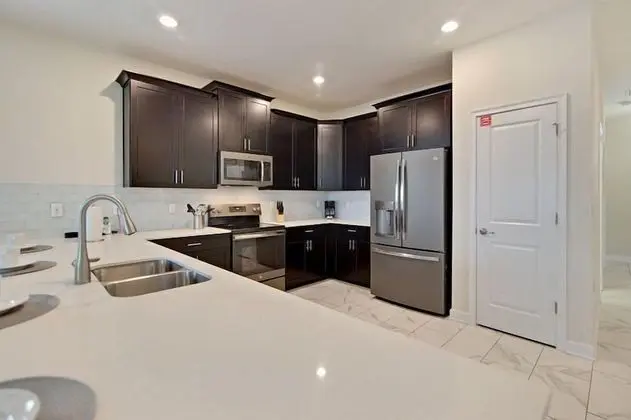 9BR 5BA ChampionsGate Pool Home - Mutfak