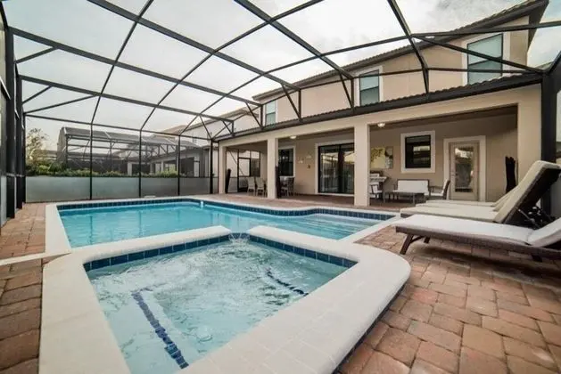 9BR 5BA Pool Home in ChampionsGate - Havuz