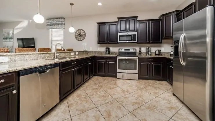 9BR 5BA Pool Home In ChampionsGate - Mutfak