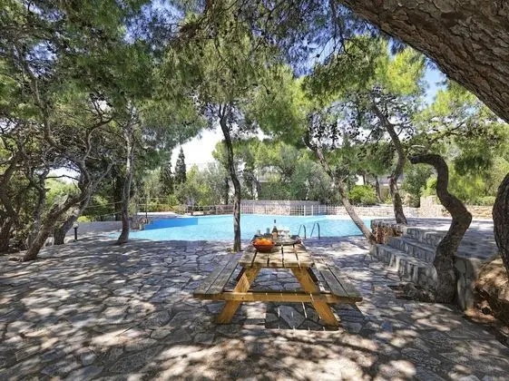 A 2BR Villa in Sounio with pool - Havuz