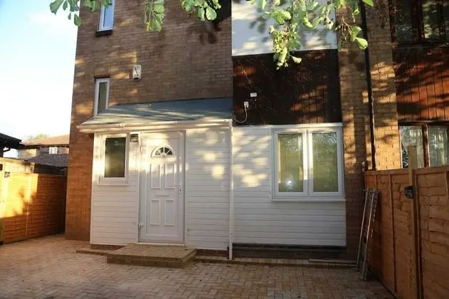 A A Guest Rooms Thamesmead Immaculate 4 Bed Rooms - Dış Mekan