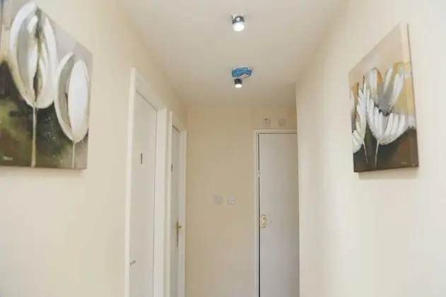 A A Guest Rooms Thamesmead Immaculate 4 Bed Rooms - İç Mekan