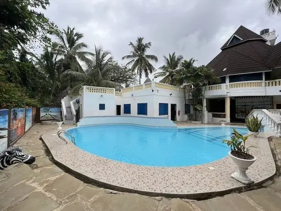 A Beautiful and Charming 3-bed Room Villa in Diani - Havuz