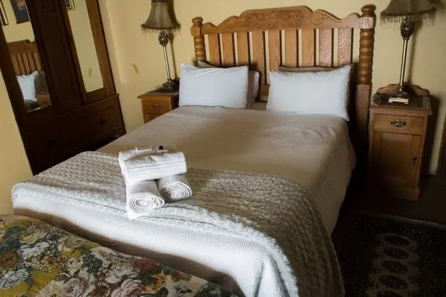 A Bed Above - Oda