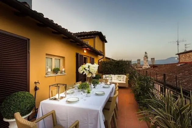 A Charming two Bedrooms Apartment With Grand Terrace Inside the Walls of Lucca