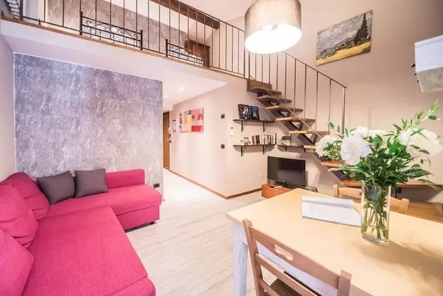 A Few Steps to The Duomo Elegant 2BD Apt