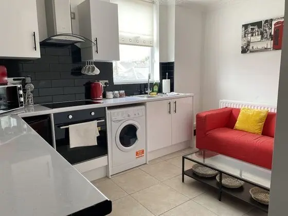 A Friends Reunion 2-bed Apartment in Swansea
