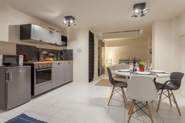 A Gift in the Heart of Monastiraki A