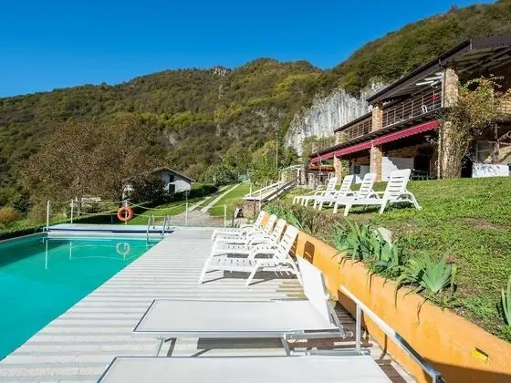 In a Green and Relaxing Atmosphere, With Pool and Stunning Lake View - Havuz