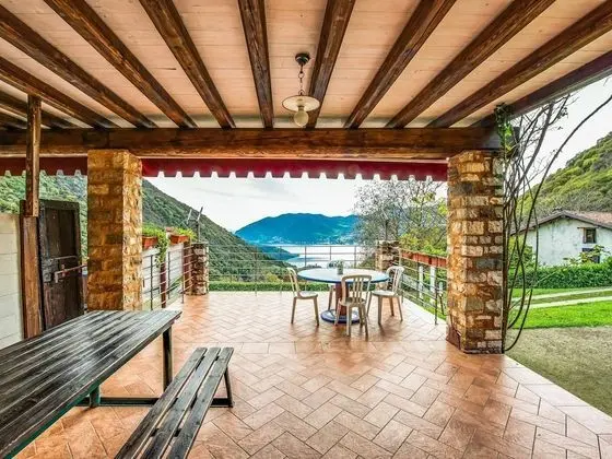 In a Green and Relaxing Atmosphere, With Pool and Stunning Lake View - Oda Düzeni