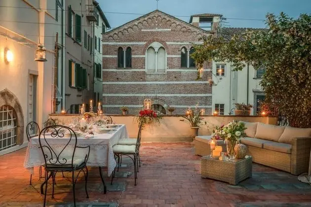 A Homey Quiet Idyllic Apartment With Terrace Inside the Walls of Lucca