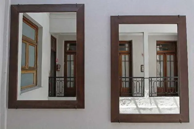 A Hotel - Genel