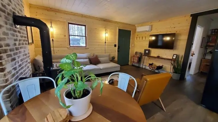 A Humble Abode Cabin - A Modern Woodsy Retreat - Yerinde Yemek