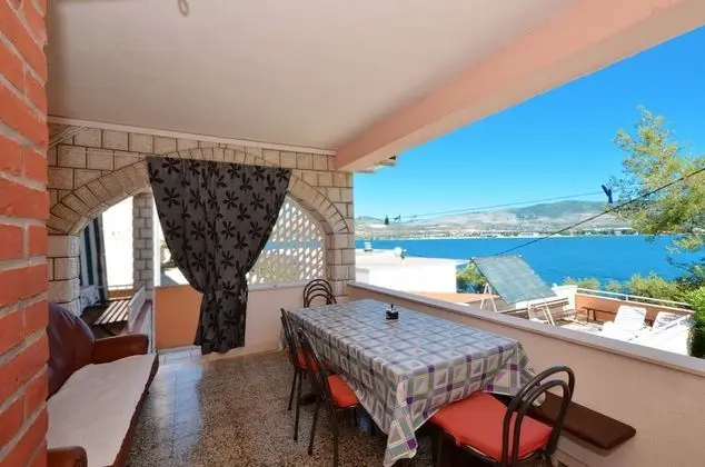 A - Large apt With big Terrace, Next to the Beach