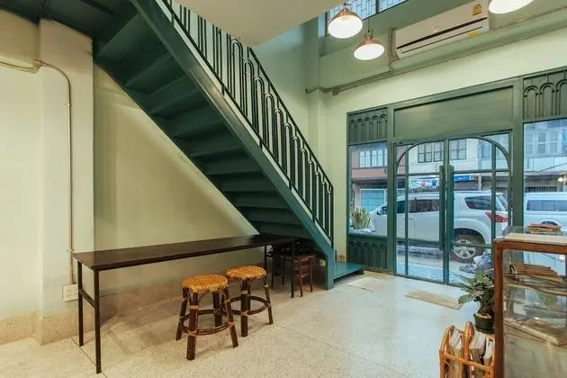 A Local Something Hostel - Lobi