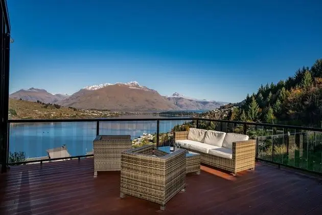 A LUCKIE CHARM - 5-BEDROOM TOWNHOUSE