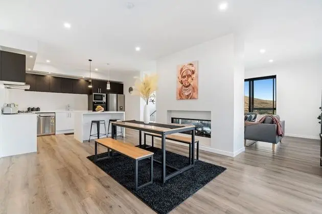 A LUCKIE CHARM - 5-BEDROOM TOWNHOUSE - Oda Düzeni