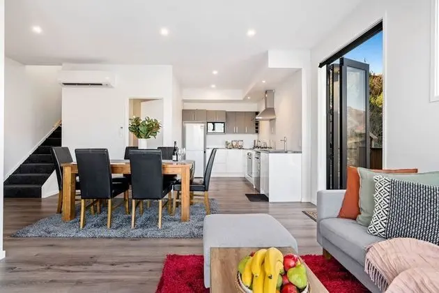 A LUCKIE CHARM - 8 BEDROOM TOWNHOUSE - Mutfak