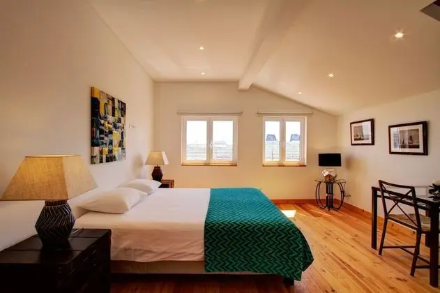 A new Studio Apartment With Amazing Views of the River Tagus - Öne Çıkan Resim