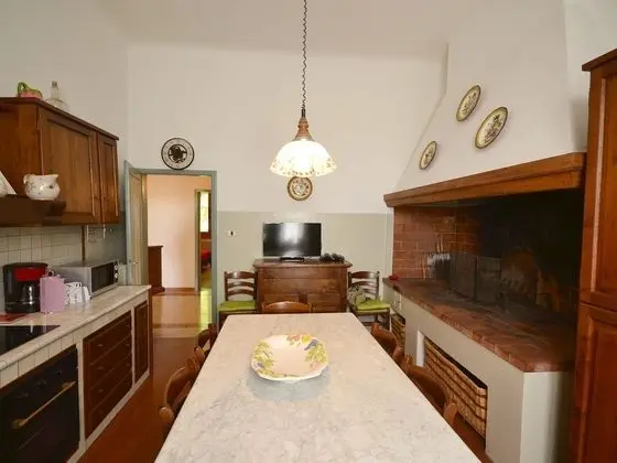 A Part of a Beautiful Mansion With View of the Chianti Classico Hills - Mutfak