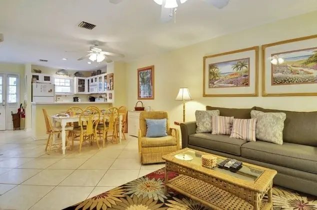 A Place In Paradise by Avantstay Key West Walkable w/ Shared Pool Week Long Stays Only