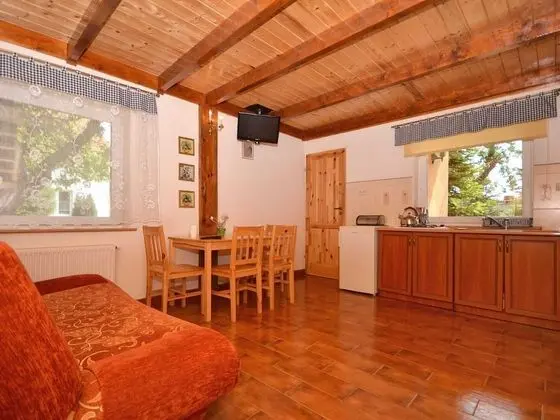 A Quiet Cottage in a Seaside Village. Living Room, two Bedrooms, a Large Garden - Oda Düzeni